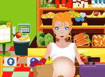 Femeia Gravida Curata in Supermarket