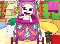 Bebelusa Angela in Carucior