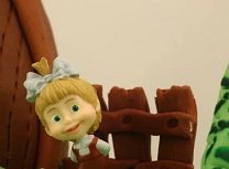 Masha si Ursul in Curte